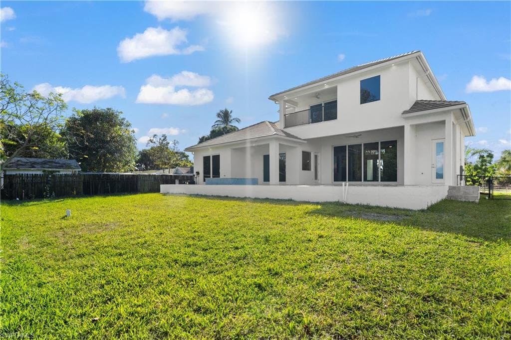 1448 10th St N, Naples, FL 34102-35