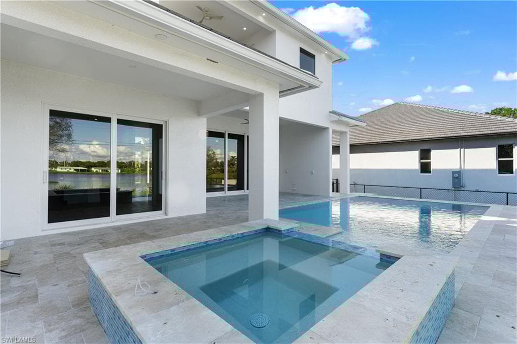1448 10th St N, Naples, FL 34102-37