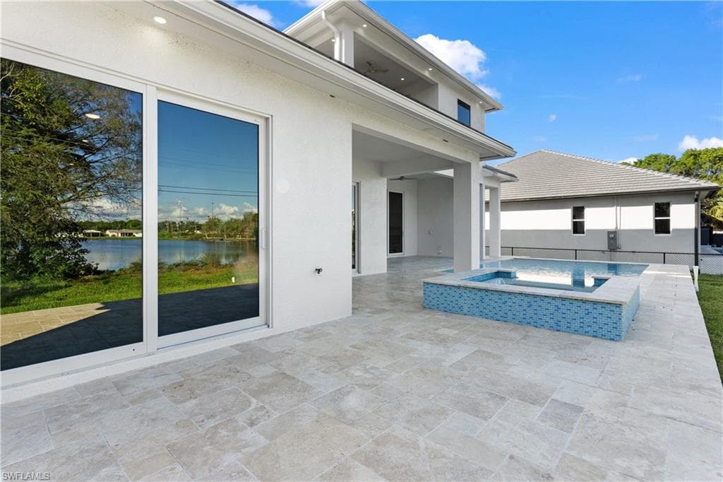 1448 10th St N, Naples, FL 34102-38