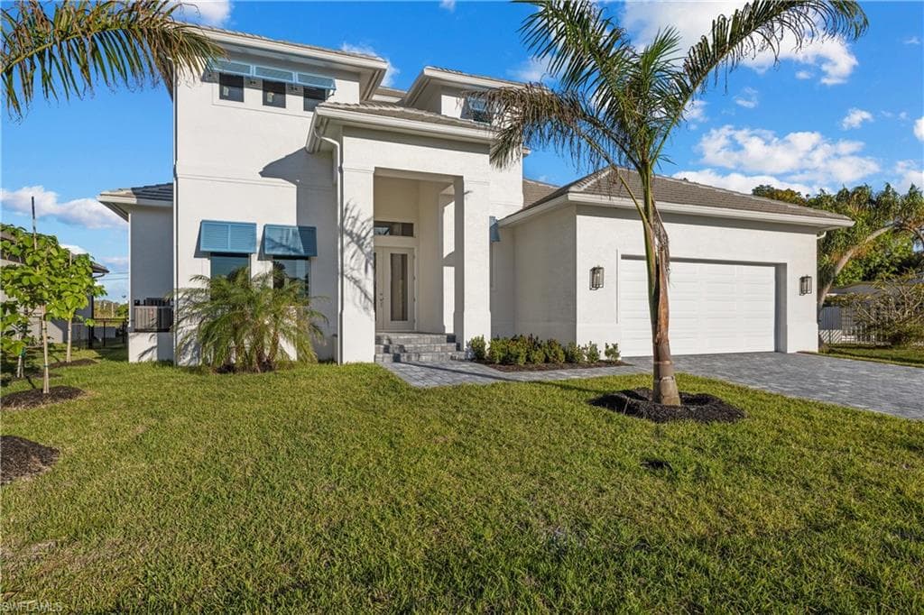 1448 10th St N, Naples, FL 34102-3
