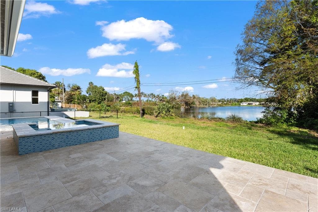 1448 10th St N, Naples, FL 34102-39