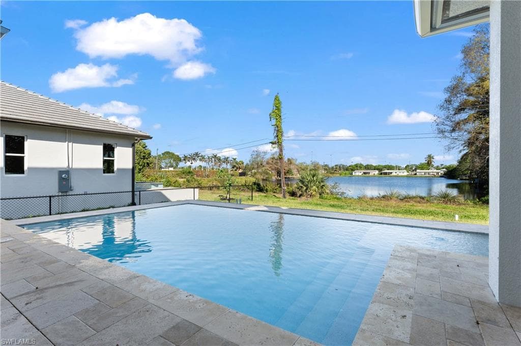 1448 10th St N, Naples, FL 34102-41