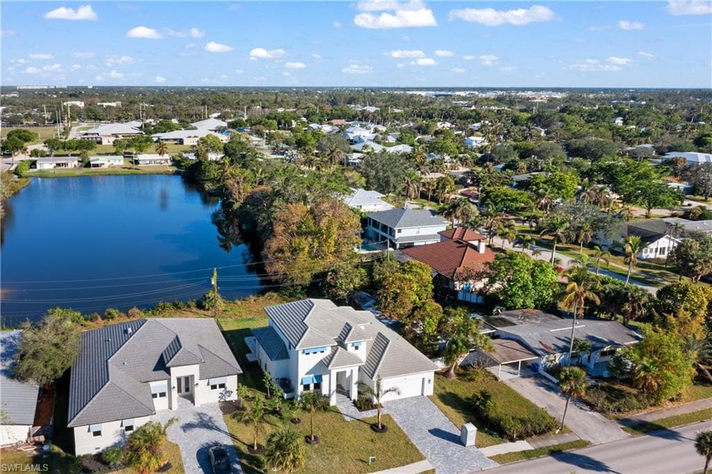 1448 10th St N, Naples, FL 34102-4