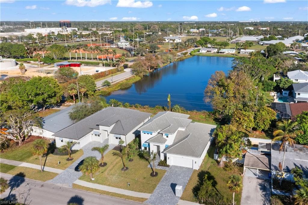 1448 10th St N, Naples, FL 34102-5