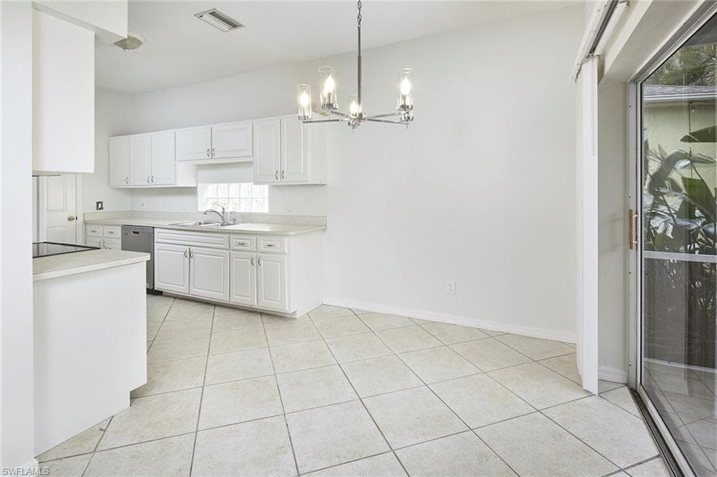 10735 Maui Cir, Estero, FL 33928-10