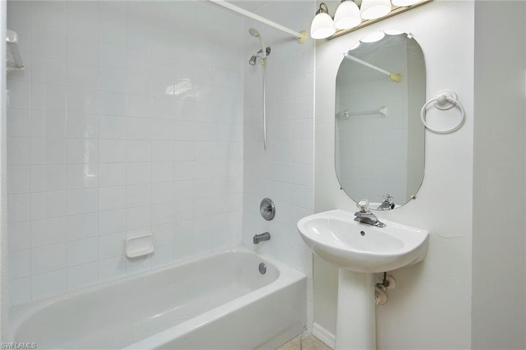 10735 Maui Cir, Estero, FL 33928-16