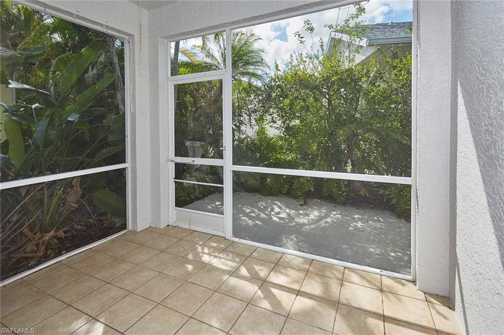 10735 Maui Cir, Estero, FL 33928-19