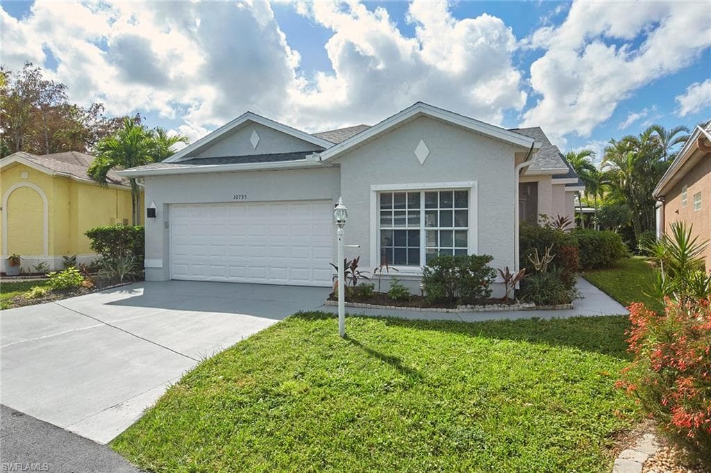 10735 Maui Cir, Estero, FL 33928-2