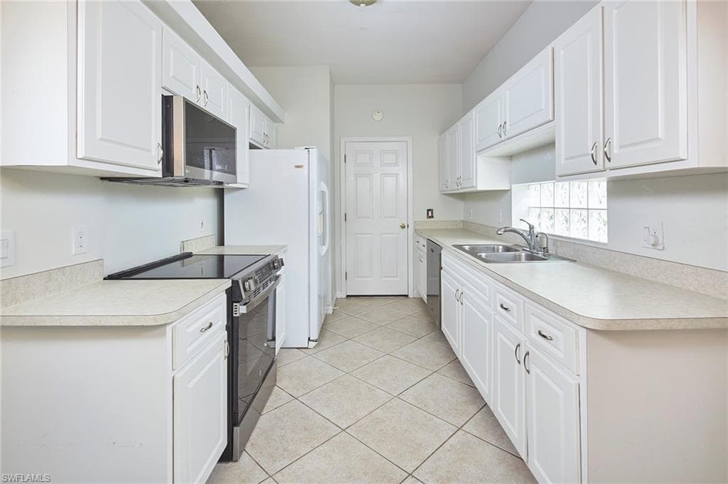 10735 Maui Cir, Estero, FL 33928-7