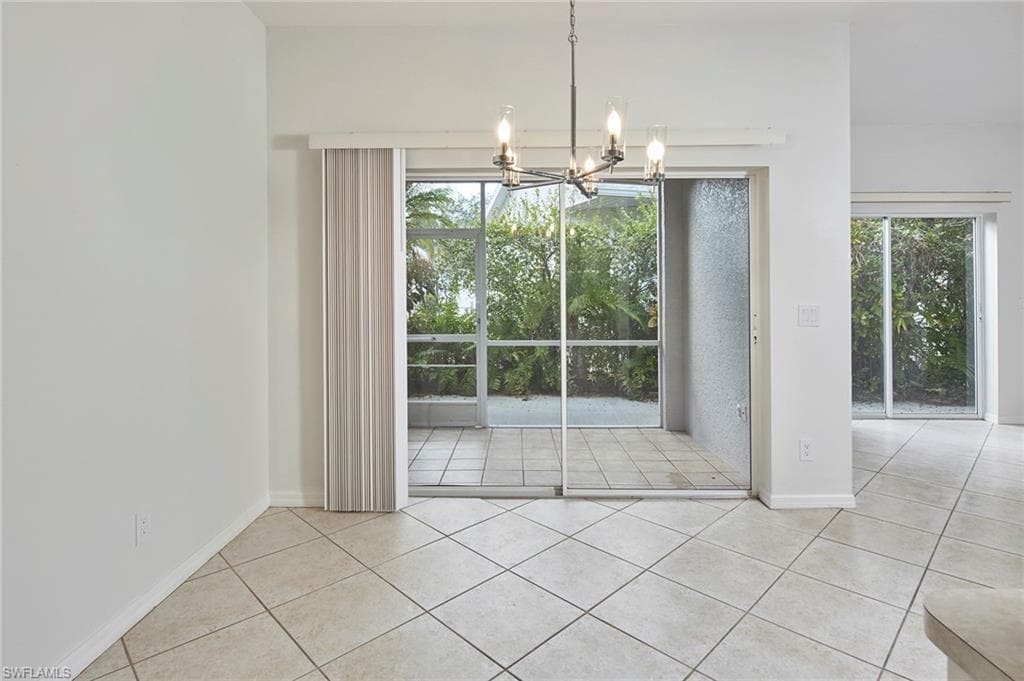 10735 Maui Cir, Estero, FL 33928-8