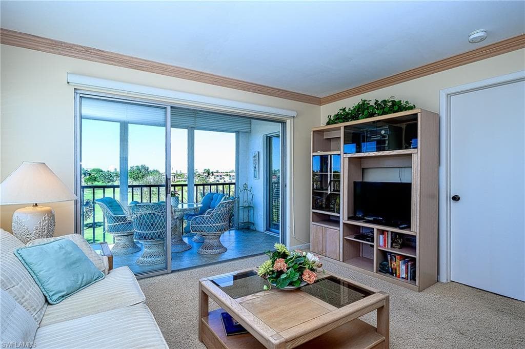 37 High Point Cir E 401, Naples, FL 34103-8