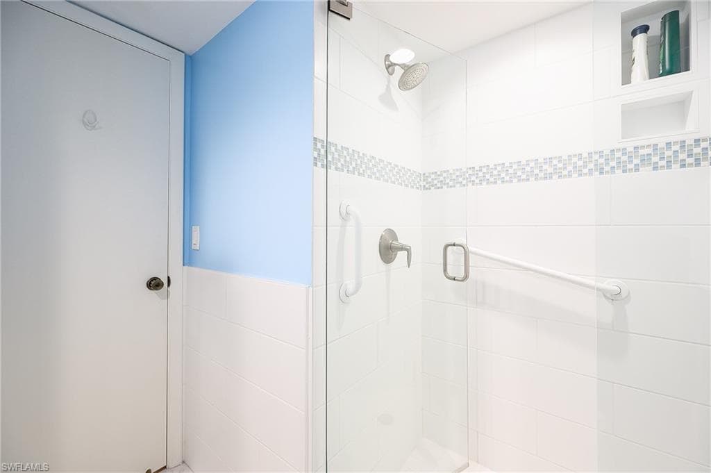 37 High Point Cir E 401, Naples, FL 34103-14