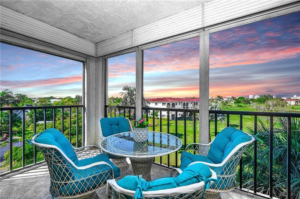 37 High Point Cir E 401, Naples, FL 34103-16