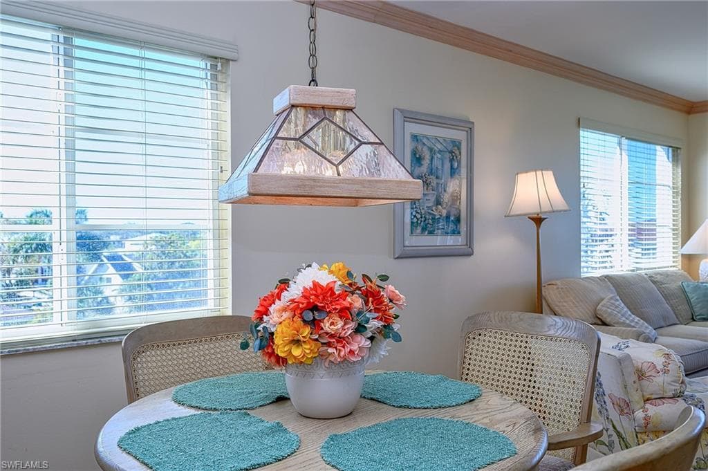 37 High Point Cir E 401, Naples, FL 34103-5