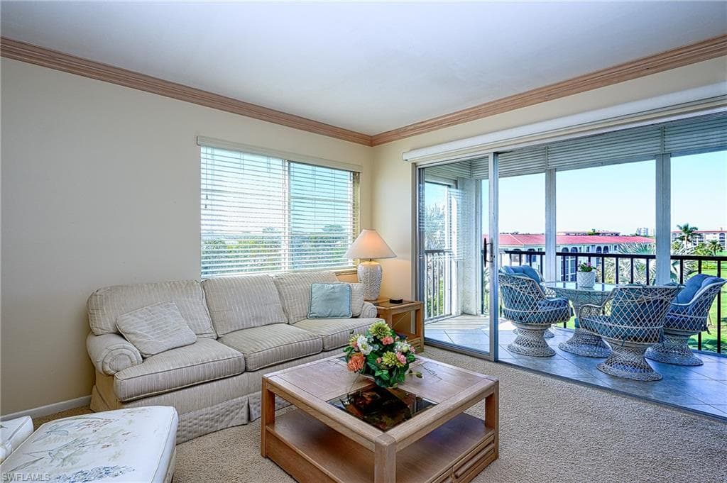 37 High Point Cir E 401, Naples, FL 34103-6