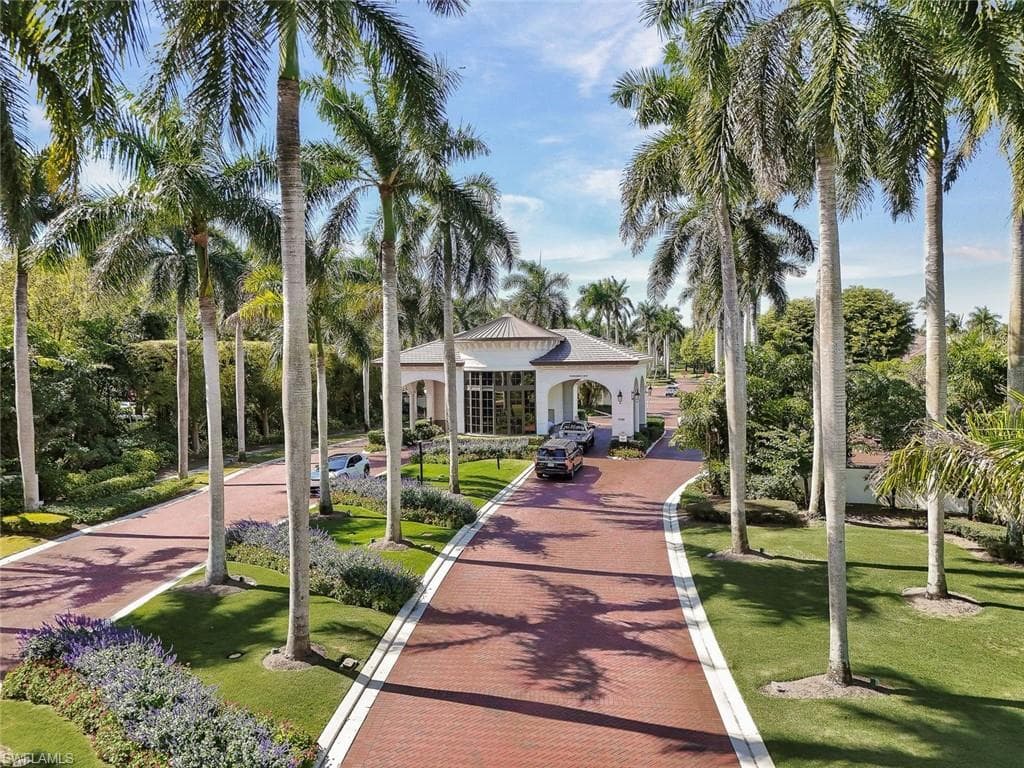 7817 Vizcaya Way, Naples, FL 34108-4