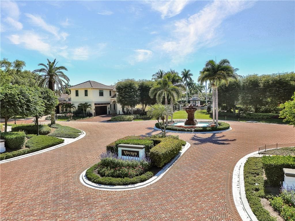 7817 Vizcaya Way, Naples, FL 34108-5