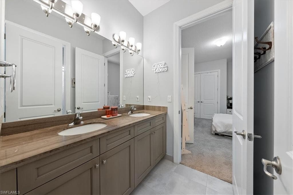 9454 Greenleigh Ct, Naples, FL 34120-24