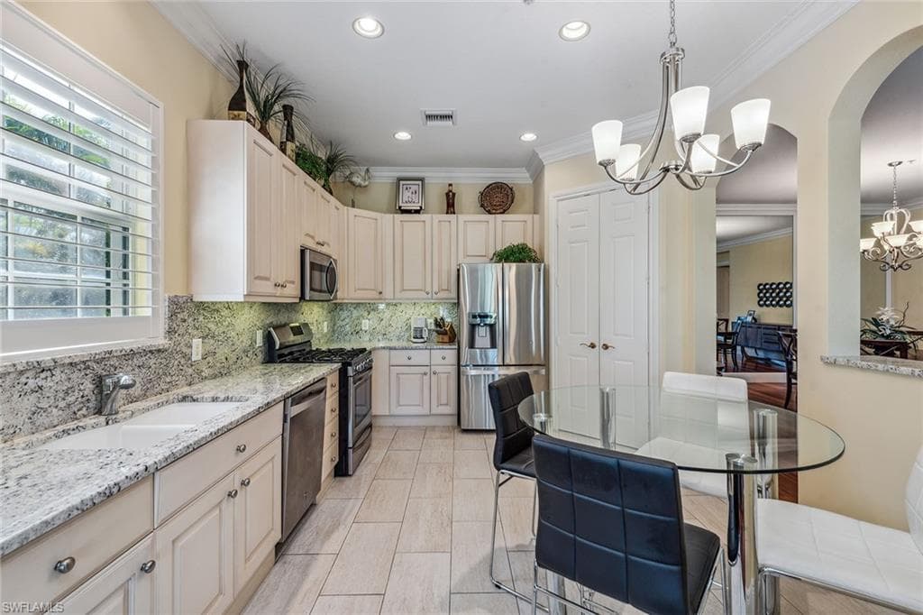 3189 Aviamar Cir 202, Naples, FL 34114-10