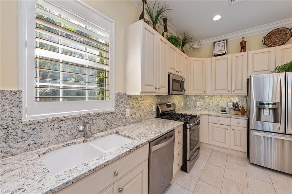 3189 Aviamar Cir 202, Naples, FL 34114-11