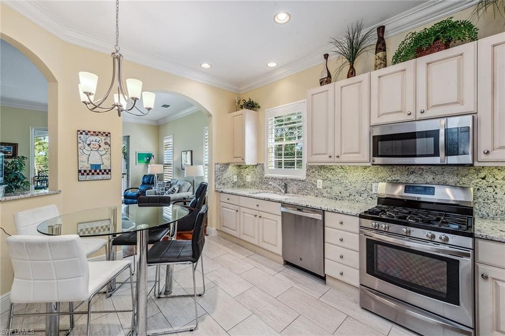 3189 Aviamar Cir 202, Naples, FL 34114-12