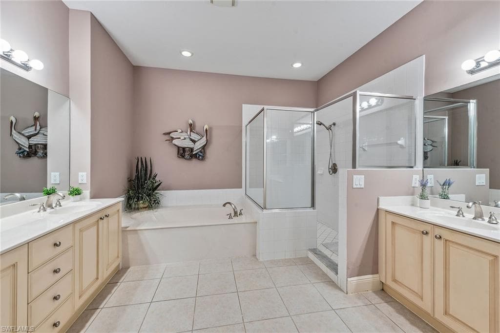 3189 Aviamar Cir 202, Naples, FL 34114-17