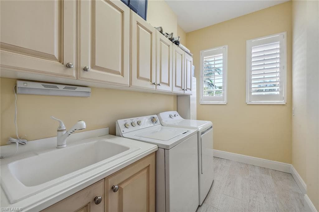 3189 Aviamar Cir 202, Naples, FL 34114-25