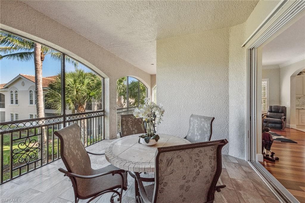 3189 Aviamar Cir 202, Naples, FL 34114-27