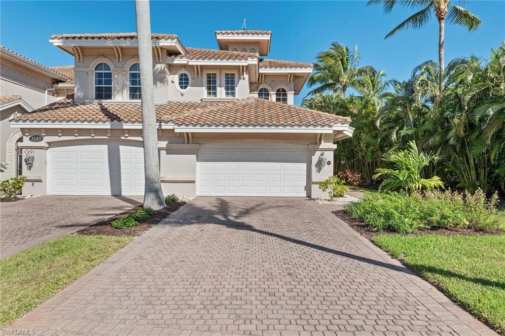 3189 Aviamar Cir 202, Naples, FL 34114-35