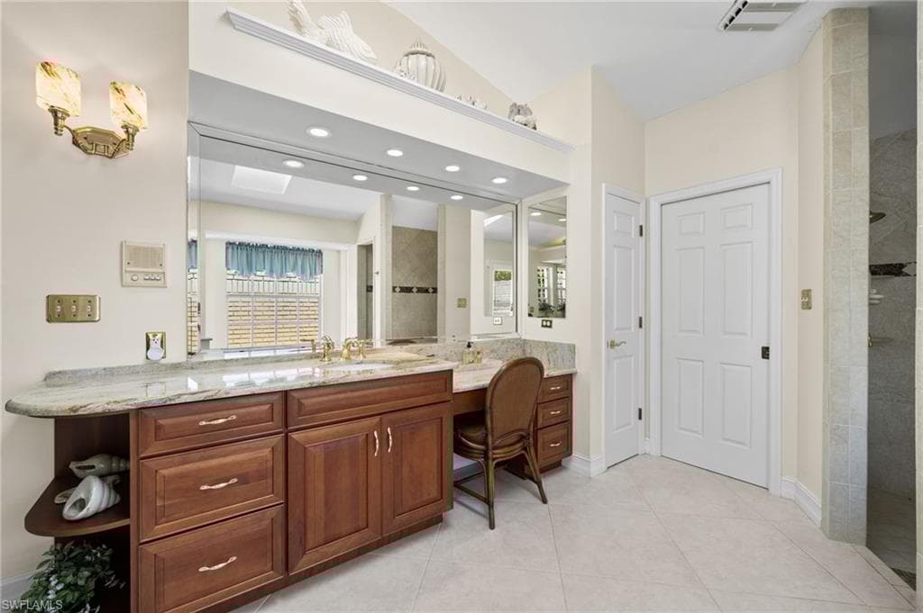 547 Devils Ln, Naples, FL 34103-10