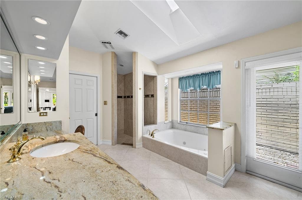 547 Devils Ln, Naples, FL 34103-11