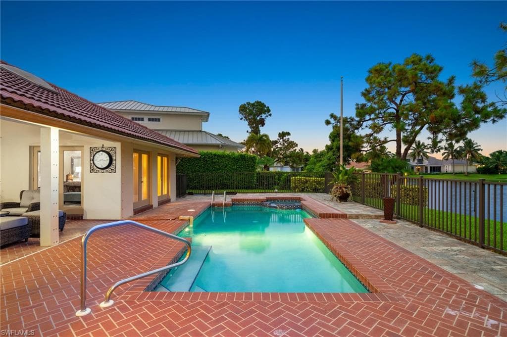 547 Devils Ln, Naples, FL 34103-18