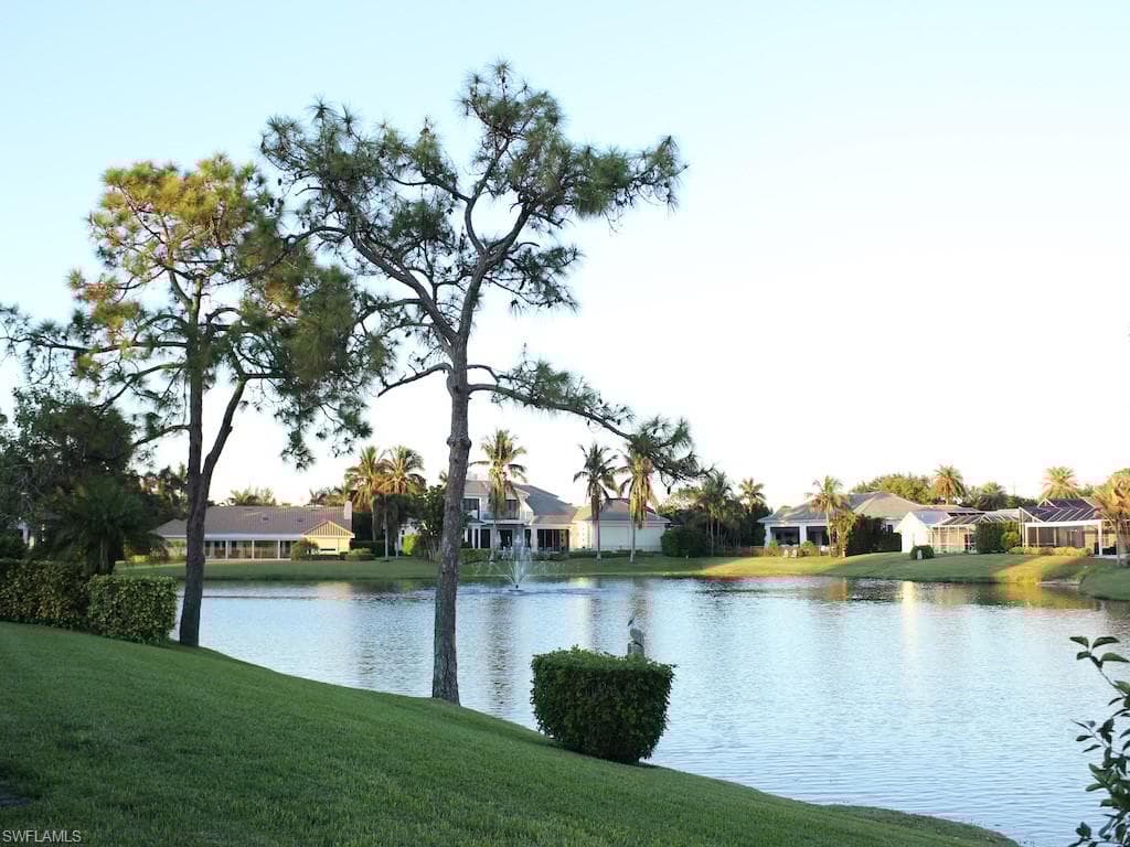 547 Devils Ln, Naples, FL 34103-3