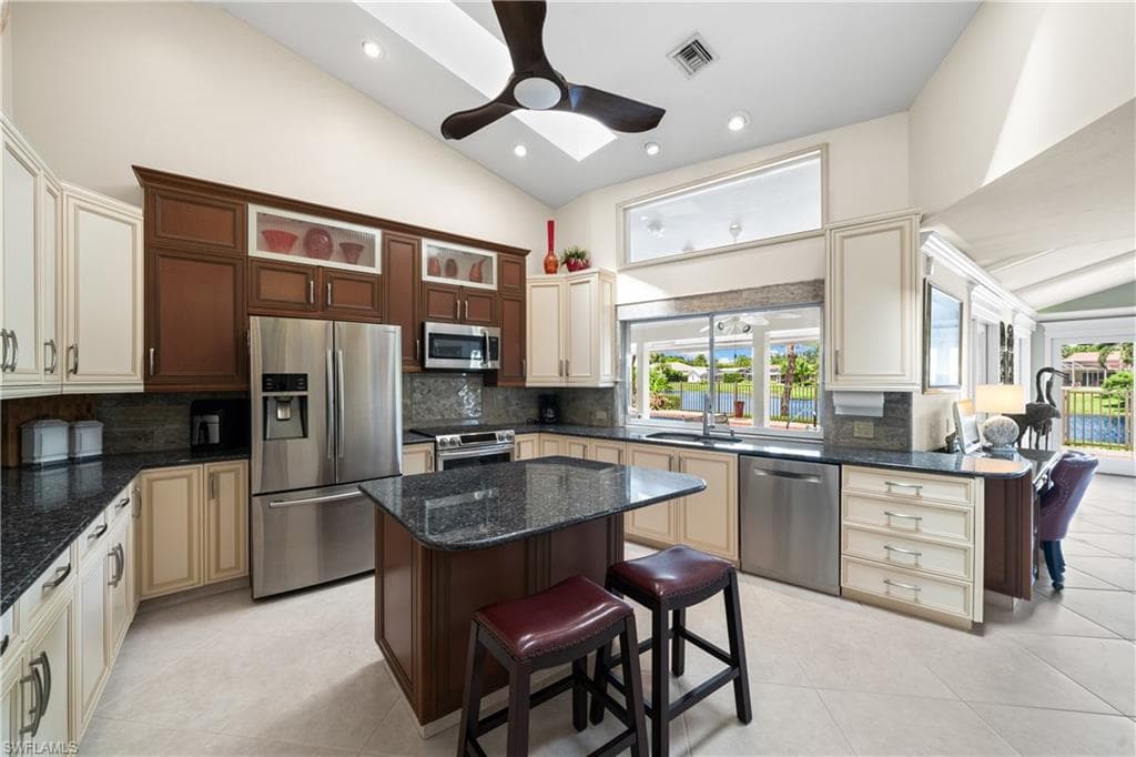 547 Devils Ln, Naples, FL 34103-6