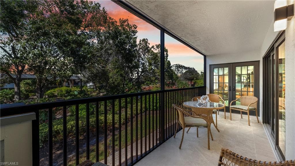 600 Neapolitan Way 231, Naples, FL 34103-2