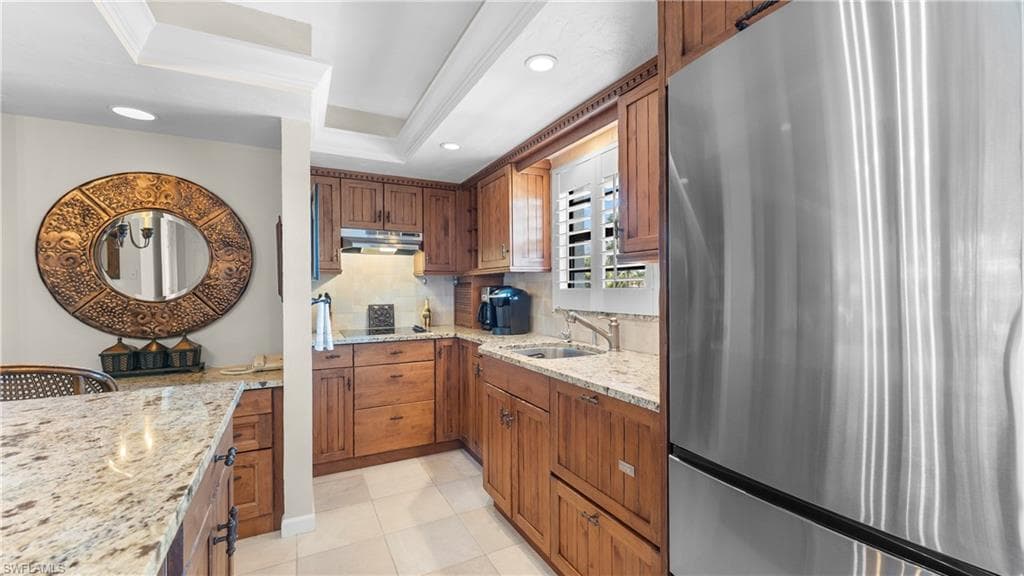 600 Neapolitan Way 231, Naples, FL 34103-3