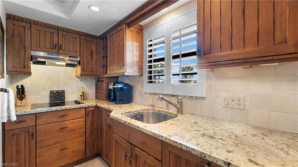 600 Neapolitan Way 231, Naples, FL 34103-5