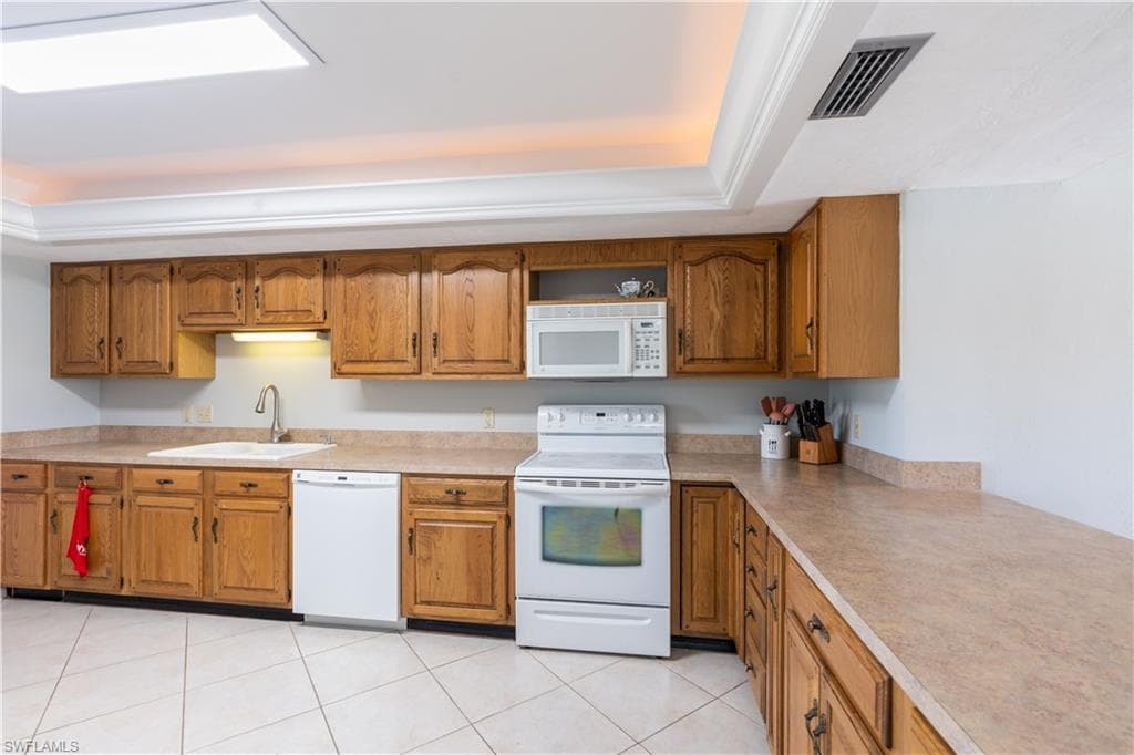 1520 Imperial Golf Course Blvd 225, Naples, FL 34110-11