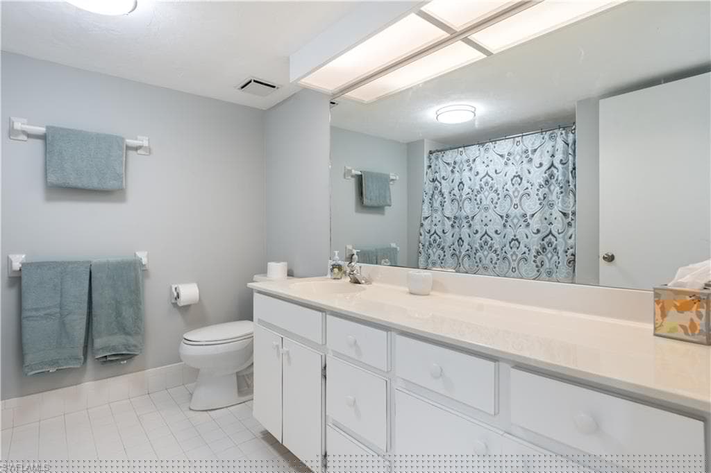 1520 Imperial Golf Course Blvd 225, Naples, FL 34110-18