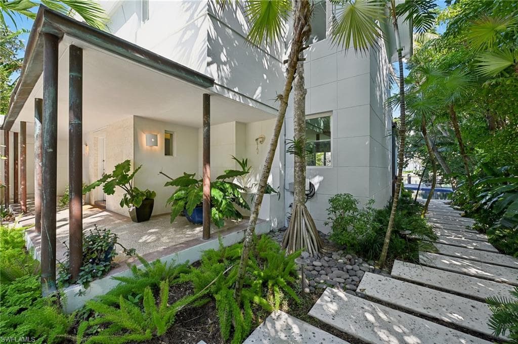 6165 Pine Tree Dr, Miami Beach, FL 33140-4