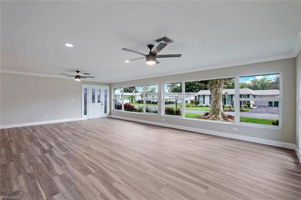 233 Yorkshire Ct, Naples, FL 34112-9