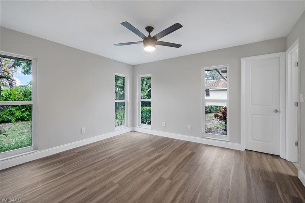 233 Yorkshire Ct, Naples, FL 34112-12