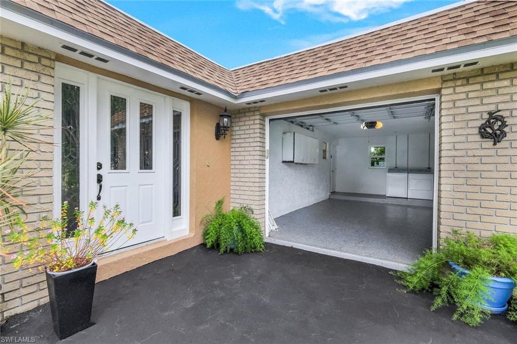 233 Yorkshire Ct, Naples, FL 34112-14