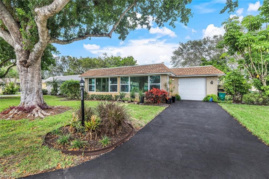 233 Yorkshire Ct, Naples, FL 34112-15