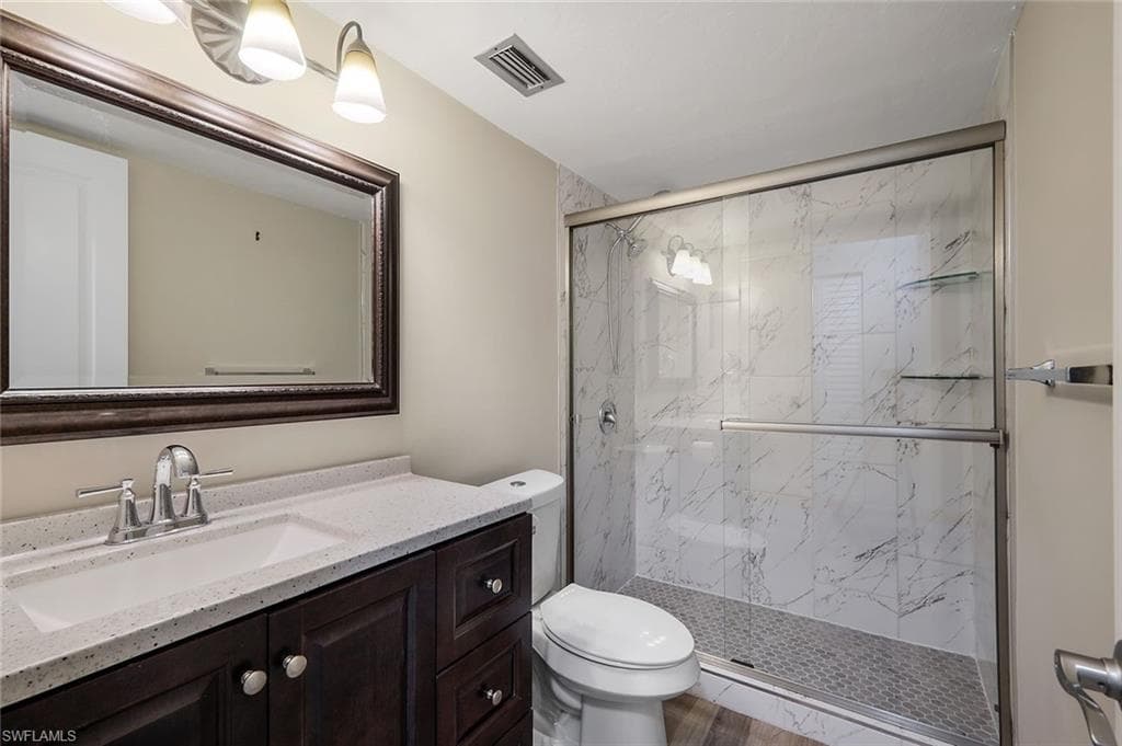 233 Yorkshire Ct, Naples, FL 34112-5