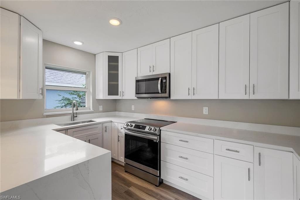 233 Yorkshire Ct, Naples, FL 34112-7