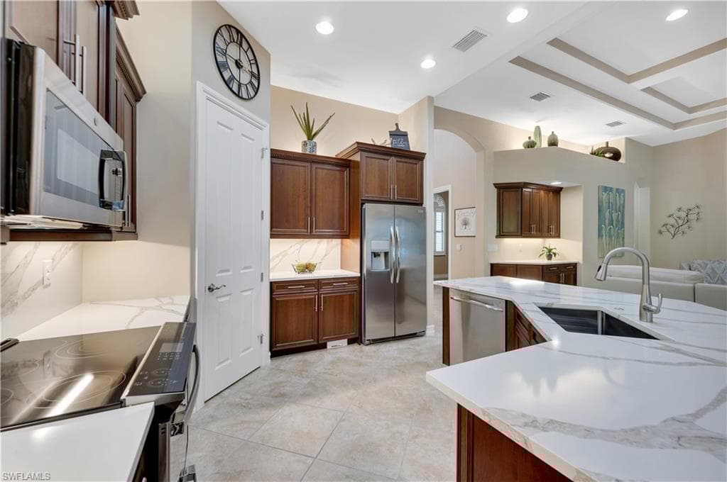 7399 Acorn Way, Naples, FL 34119-9