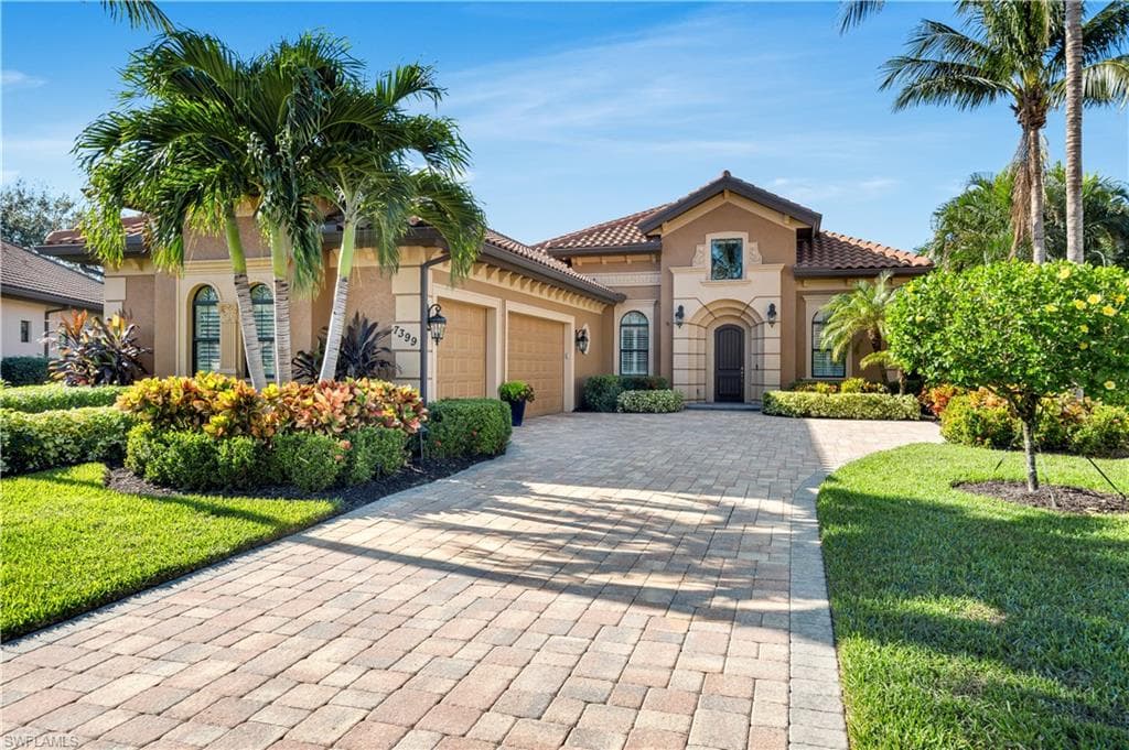 7399 Acorn Way, Naples, FL 34119-2
