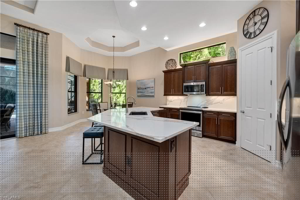 7399 Acorn Way, Naples, FL 34119-8
