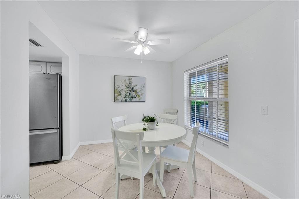 774 Wiggins Lake Dr 101, Naples, FL 34110-10